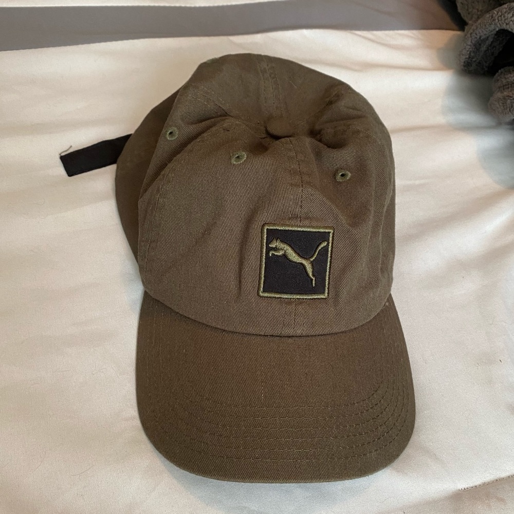 PUMA CAP - OLIVE GREEN •